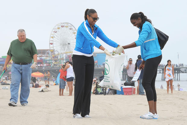 Los Angeles Sparks Beach Clean Up 