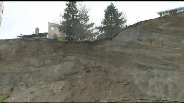 Wash. Gov. Inslee tours landslide site 