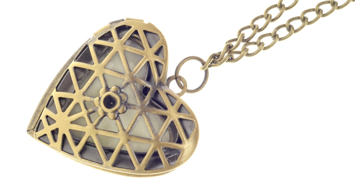 Breast milk jewelry helps mothers preserve memories CBS News