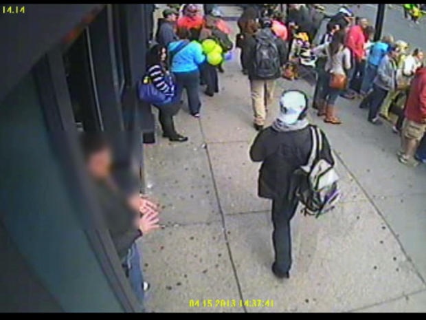 Boston_suspects_backpacks.jpg 