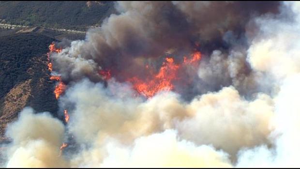 camarillo-fire-flames-and-smoke.jpg 