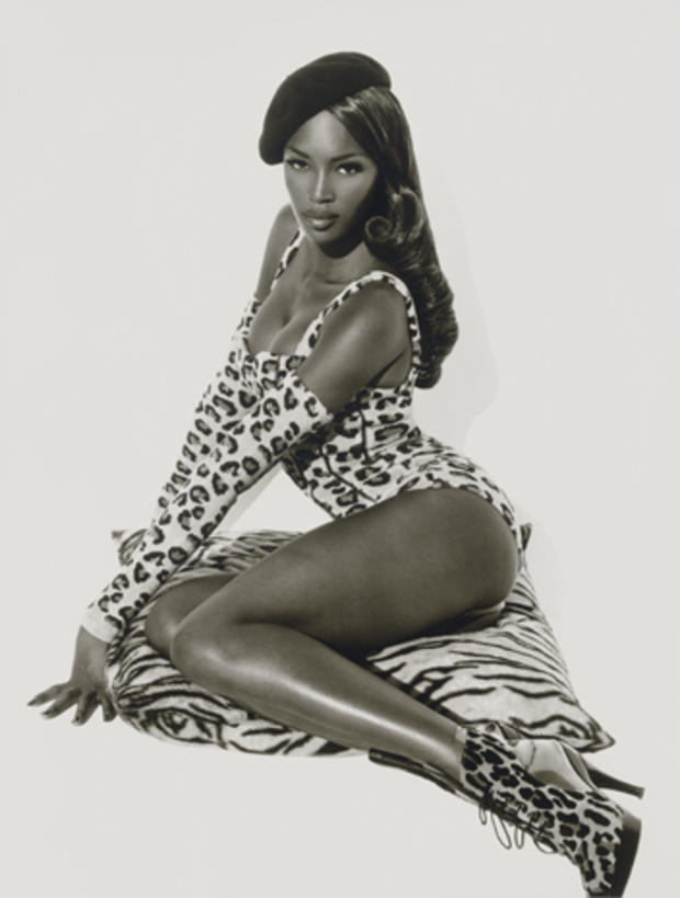 Herb_Ritts,_Naomi_Seated,_Hollywood,_1991.jpg 