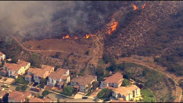camarillo-flames-near-homes.jpg 