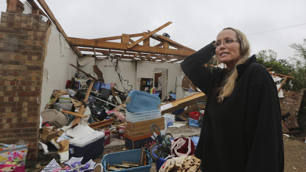 Tornadoes rip through northern Texas 