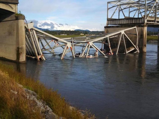 130523-WA_BRIDGE_COLLAPSE.jpg 
