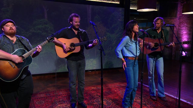 Nicki Bluhm and The Gramblers sing "Always Come Back" 