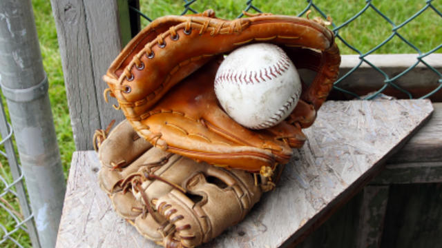 softball-istock.jpg 