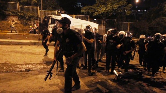 Police operate against protesters in Turkey 