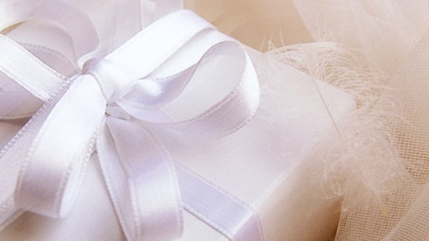 wedding-gift_iStock_000006072412XSmall_644x480_v02_620x350.jpg 