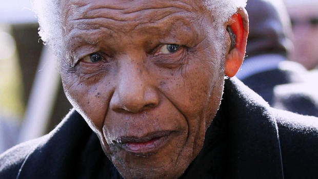 Nelson Mandela hospitalized with lung infection 