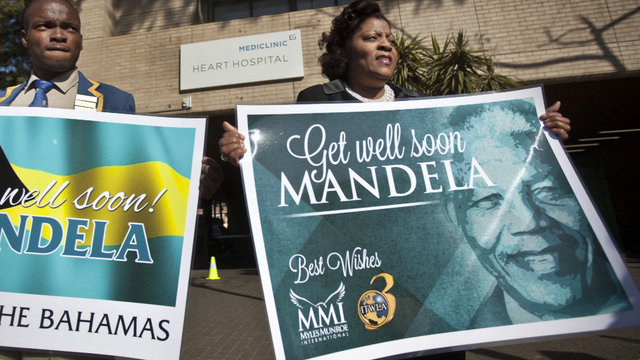 South Africans show support for ailing Nelson Mandela 