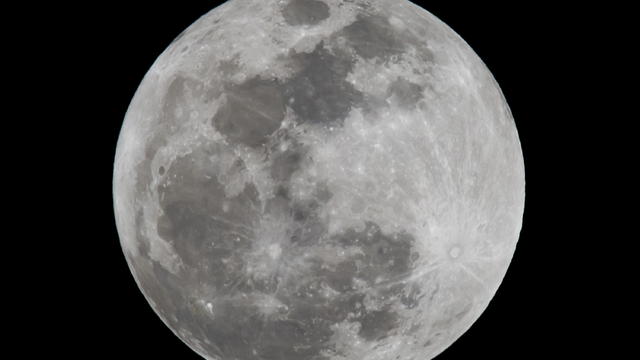moon-143942629-omar-torres.jpg 