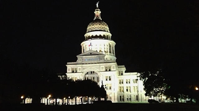 texas-state-capitol-at-night.jpg 