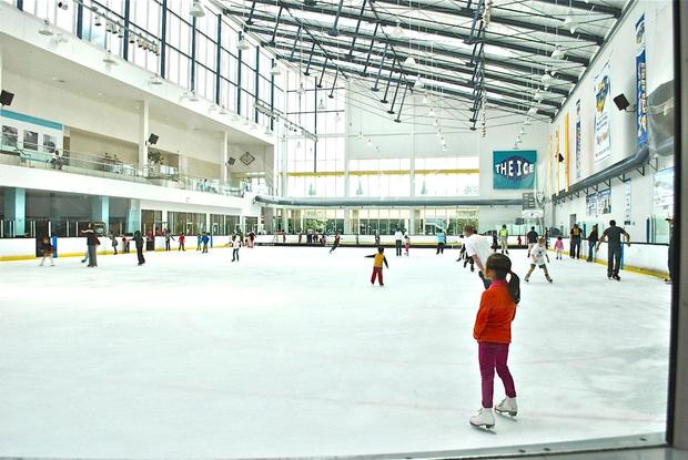 Ice rink at Stonebriar Centre Mall 