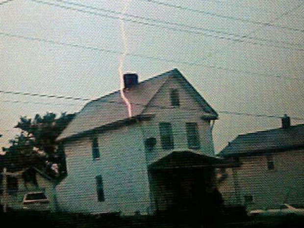 lightning_house.jpg 