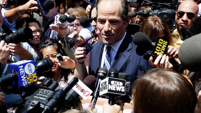 Former New York Gov. Eliot Spitzer is surrounded by media as he tries to collect signatures for his run for New York City comptroller in New York July 8, 2013. 