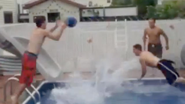 10-man_pool_dunk.jpg 