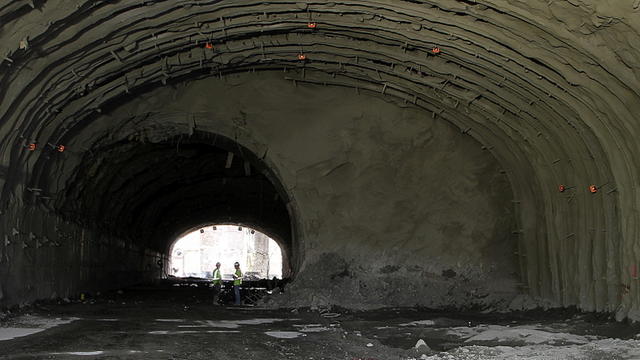 twin-tunnels-update-before.jpg 