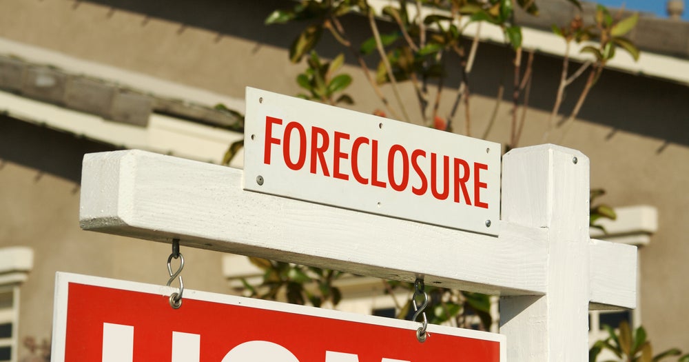 Homeowners fight foreclosure through crowdfunding - CBS News