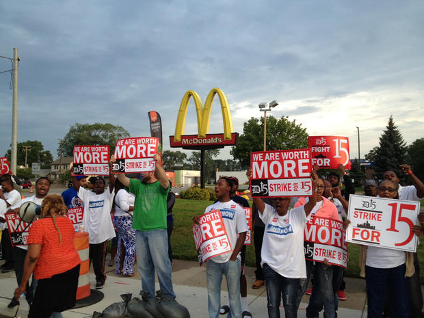 Fast-food-worker-protest 