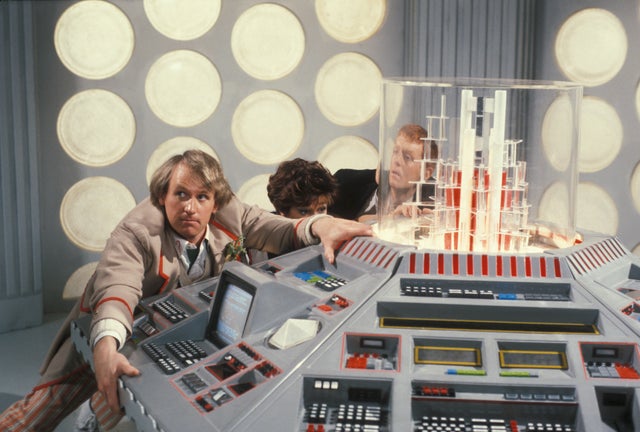 011_dw_cl_0584_fifth-doctor-tegan-turlough-in-resurrection-of-the-daleks-1.jpg 
