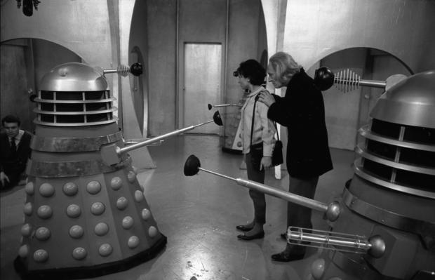 002_dw_cl_0163_daleks-susan-and-first-doctor-in-the-daleks.jpg 