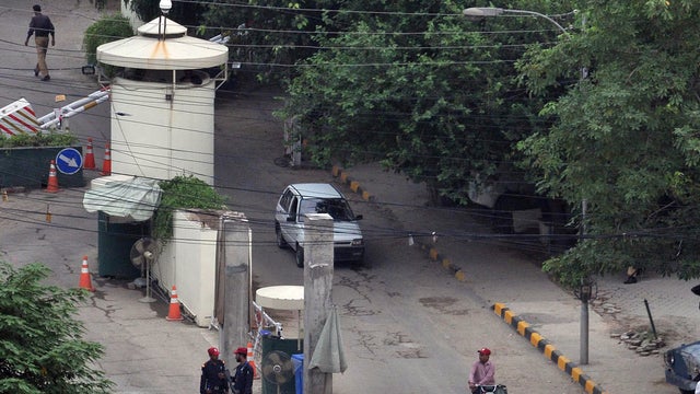 Pakistani security personnel outside U.S. Consulate in Lahore, Pakistan on August 5, 2013 