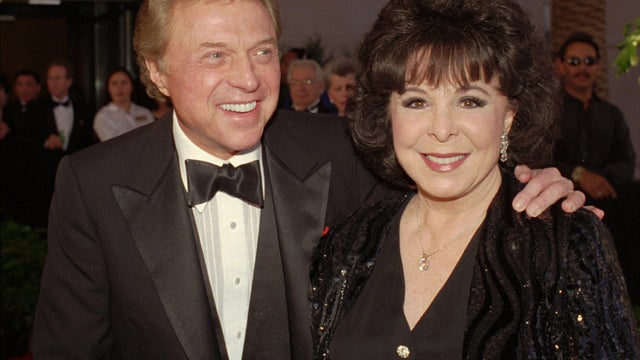 Entertainers Steve Lawrence and Eydie Gorme arrive at the black-tie gala called "Thanks Frank"  honoring Frank Sinatra, May 30, 1998, in Las Vegas. 
