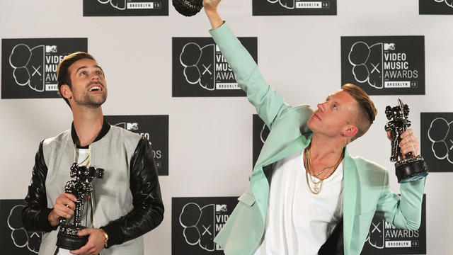 Justin Timberlake soars, Miley Cyrus startles at MTV VMAs