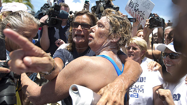 Diana Nyad completes record swim on fifth try 