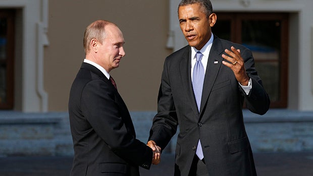 President Obama speaks with Russia's President Vladimir Putin during arrivals for the G-20 summit 