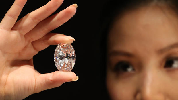 Massive flawless diamond goes to auction 