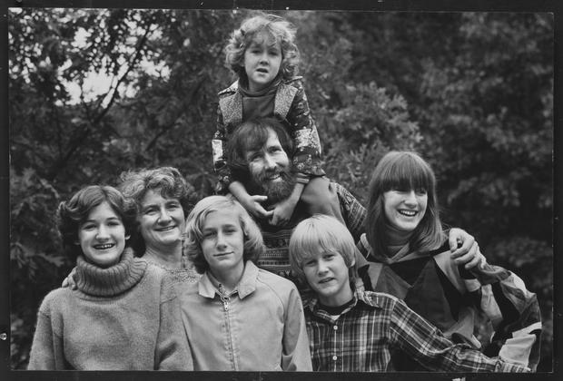 Henson_family_1970s_-_Courtesy_of_The_Jim_Henson_Company,_Photo_by_Nancy_Moran.jpg 