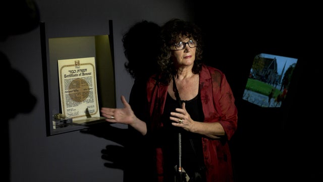 Irena Steinfeldt, Yad Vashem Holocaust memorial, Mohamed Helmy 