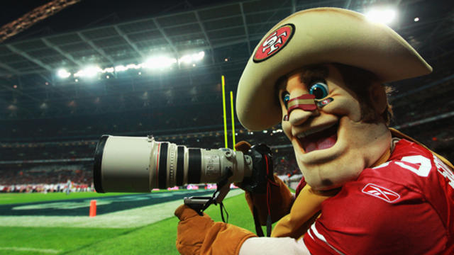 49ers-mascot-with-camera.jpg 