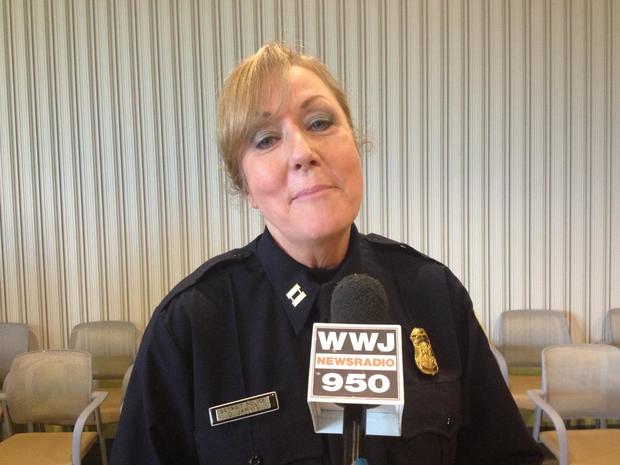 Detroit police Cpt Donna Jarvis (VThomas) 