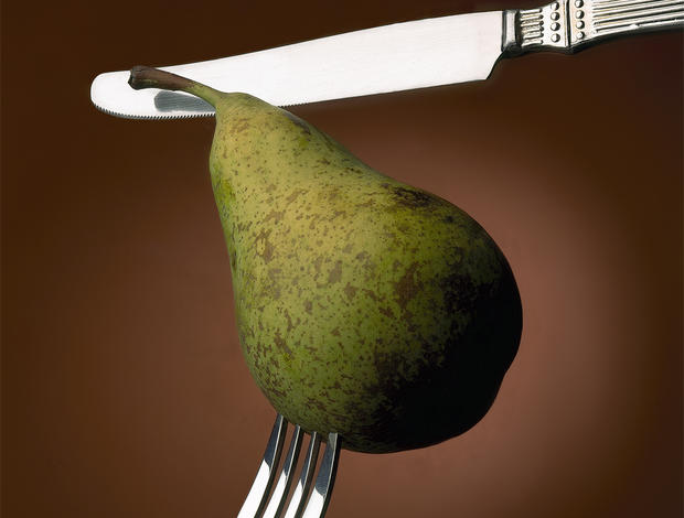 A pear, a knive, and a fork 