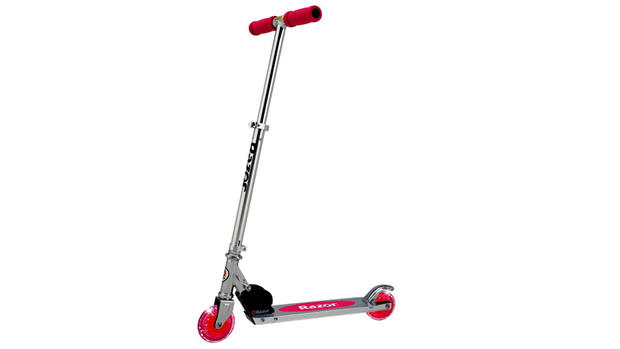 razor-a-lighted-wheel-kick-scooter.jpg 