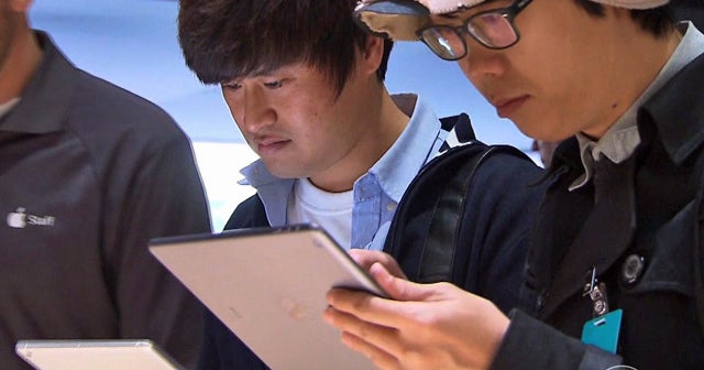 Tablet wars heat up as Apple rolls off new iPads - CBS News