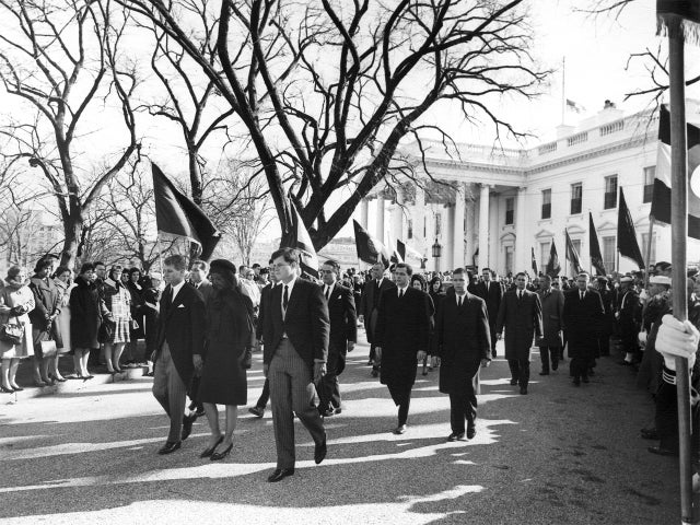 JK_procession_WhiteHouse.jpg 