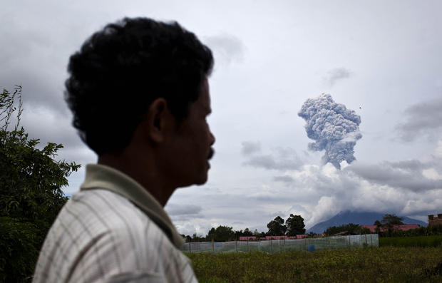 Indonesian volcano erupts 