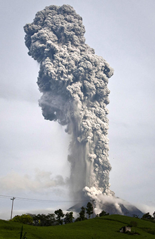 Indonesian volcano erupts 