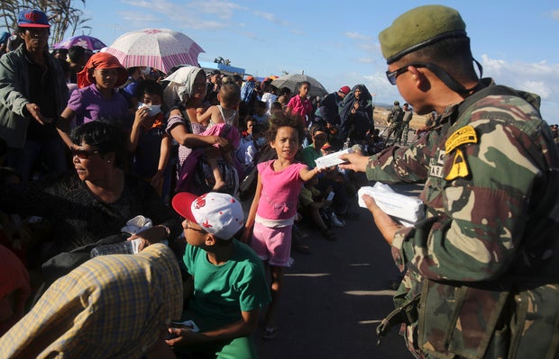 ppines_typhoon_aid_AP252588047396.jpg