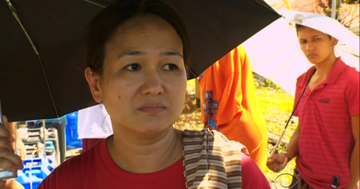 Filipinos wait long hours for help in wake of Typhoon Haiyan - CBS News