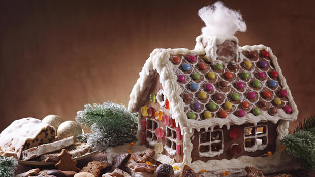Decorate A Gingerbread House 