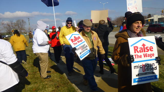 minimum-wage-wal-mart-protest-8-psweeting.jpg 