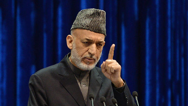 Afghan President Hamid Karzai addresses the Afghan loya jirga 