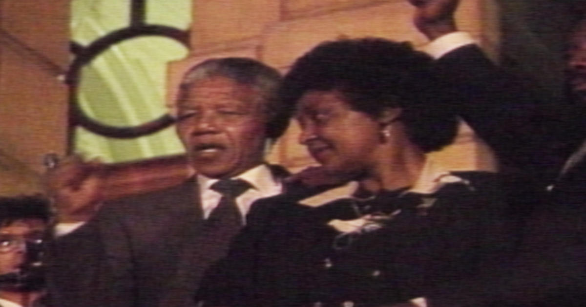1990 Nelson Mandela Released From Prison Cbs News