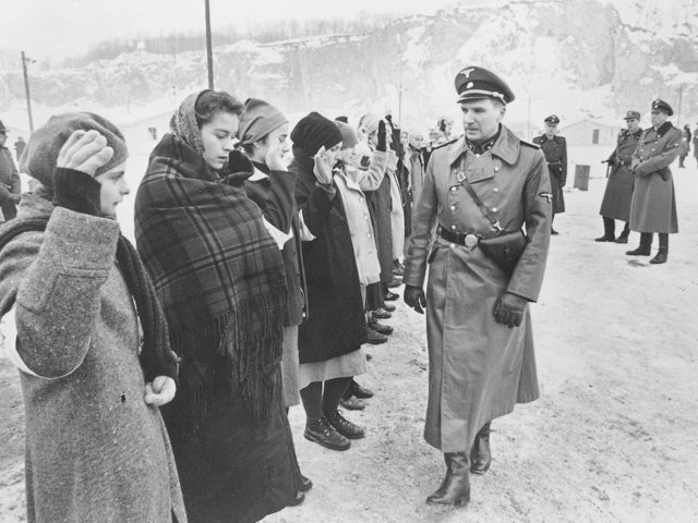 Fiennes_Schindlers_List_04.jpg 
