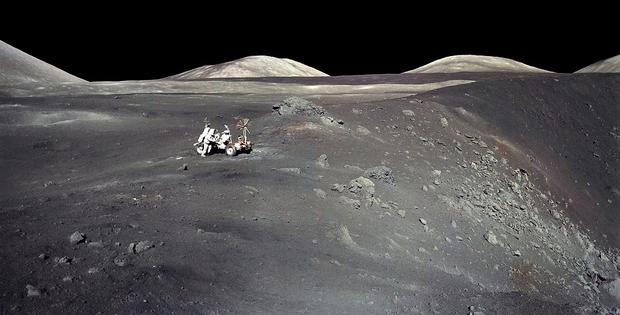 Apollo-17-car-crater.jpg 